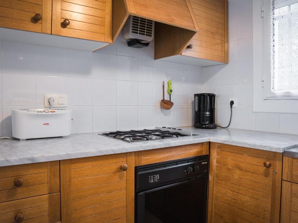 Kuchyňa alebo kuchynka v ubytovaní PARADÍS I - Apartamento con piscina en Llançà - ES-228-46