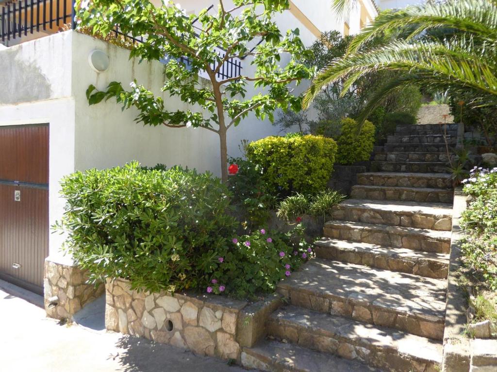 Vonkajšia záhrada v ubytovaní MORÉ I 1 DRTA - Apartamento con vistas al mar, barrio tranquilo con jardín. - ES-228-54