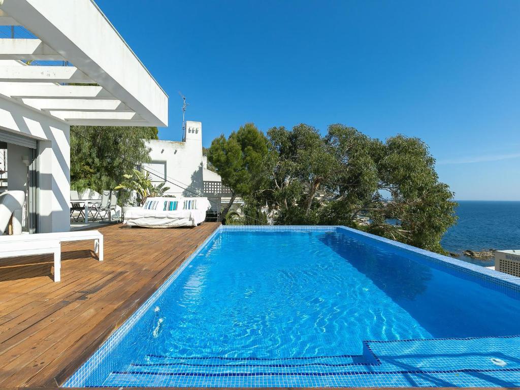 Bazén v ubytovaní CASA DIAZ PACHECO -Magnífica casa en Almadrava con piscina privada. - ES-228-93 alebo v jeho blízkosti
