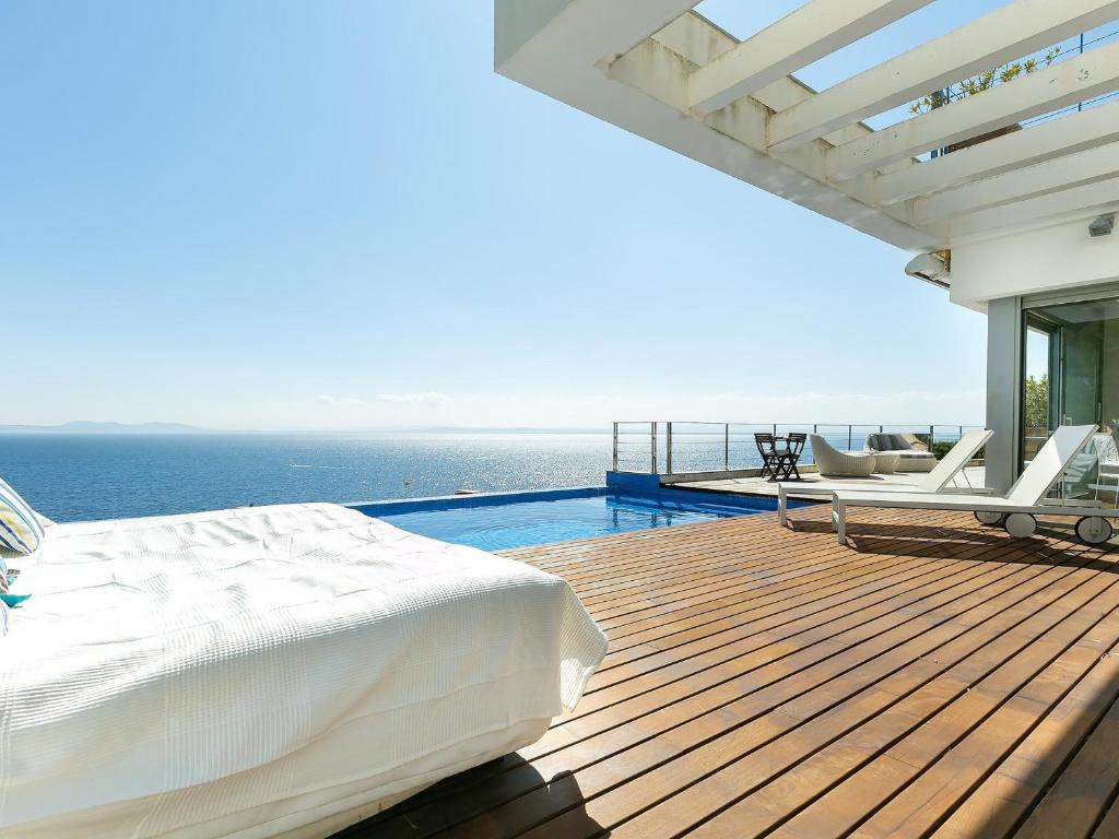 Bazén v ubytovaní CASA DIAZ PACHECO -Magnífica casa en Almadrava con piscina privada. - ES-228-93 alebo v jeho blízkosti
