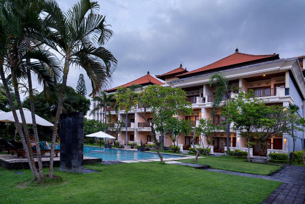 Bazén v ubytování Kusuma Resort Seminyak nebo v jeho okolí