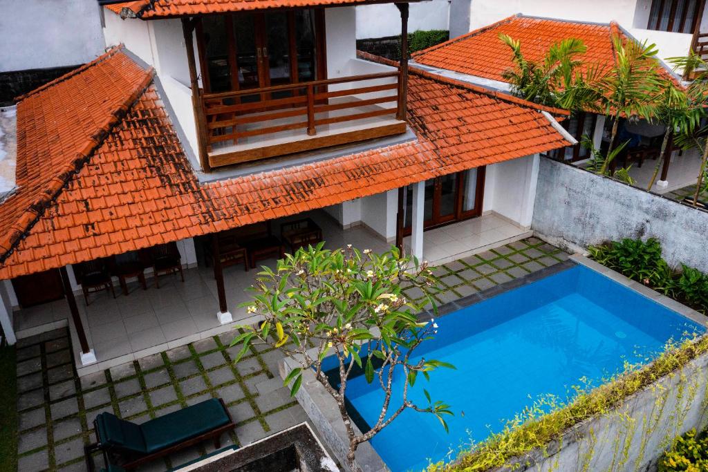 Bazén v ubytování Kusuma Resort Seminyak nebo v jeho okolí