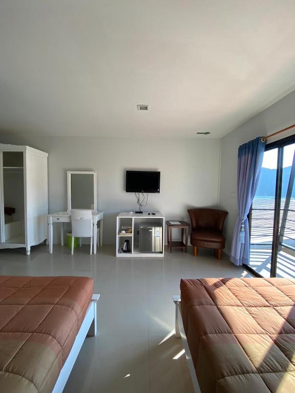 TV a/nebo společenská místnost v ubytování Phi Phi Top View Resort