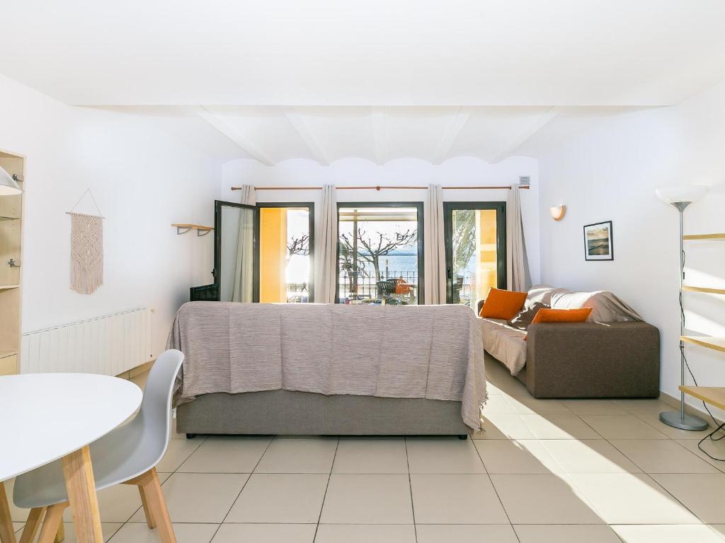 Posedenie v ubytovaní PI I SUNYER 1-B - Apartamento amplio y luminoso en el centro de Roses, delante del mar, con vistas al mar. - ES-228-121