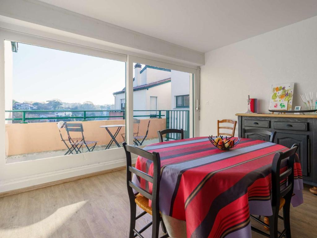 Balkon lub taras w obiekcie Grand appartement 2 chambres avec terrasse à Saint-Jean-de-Luz - FR-1-4-667