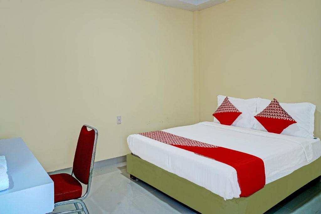 Tempat tidur dalam kamar di Capital O 92364 Hotel Anugerah Soambaton Resto & Waterboom