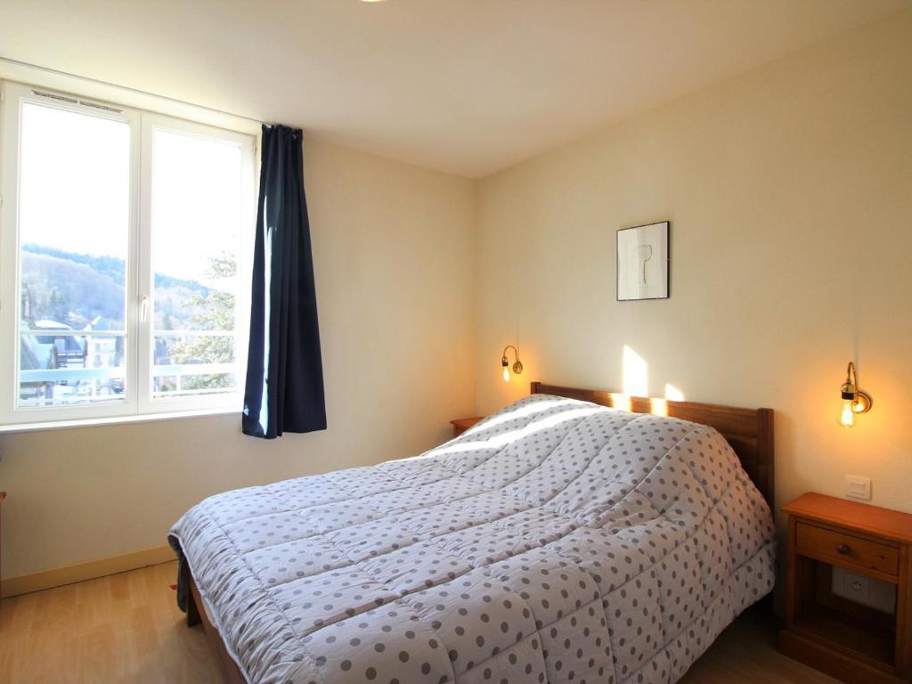 Posteľ alebo postele v izbe v ubytovaní La Bourboule: T2 bis, 5 pers, Wi-Fi, Parking, Non-fumeurs - FR-1-608-243