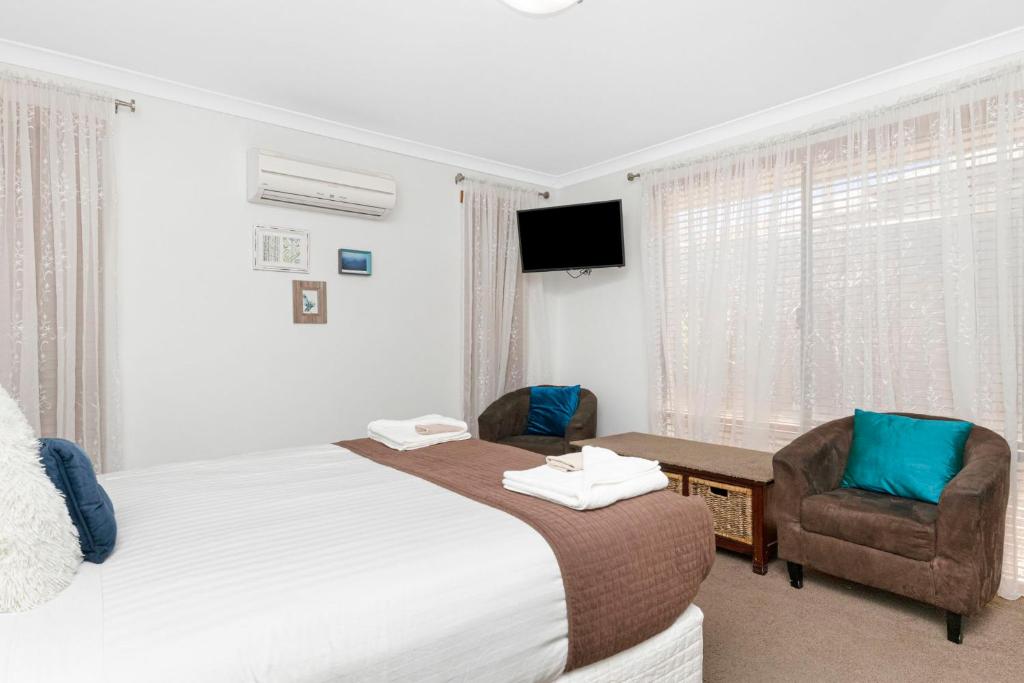 Postel nebo postele na pokoji v ubytování Baudins of Busselton Bed and Breakfast - Adults only