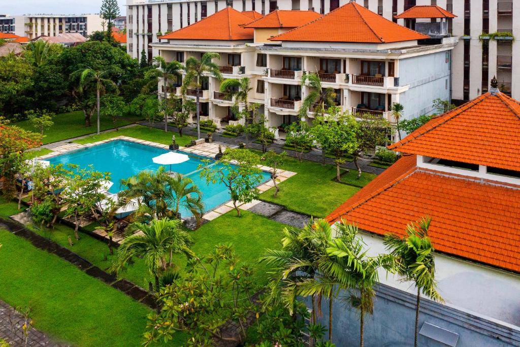 Bazén v ubytování Kusuma Resort Seminyak nebo v jeho okolí