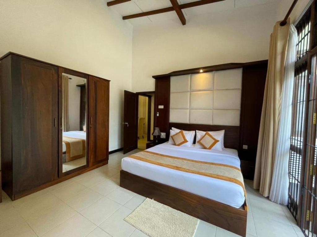 Postel nebo postele na pokoji v ubytování Serenity Villa Dambulla