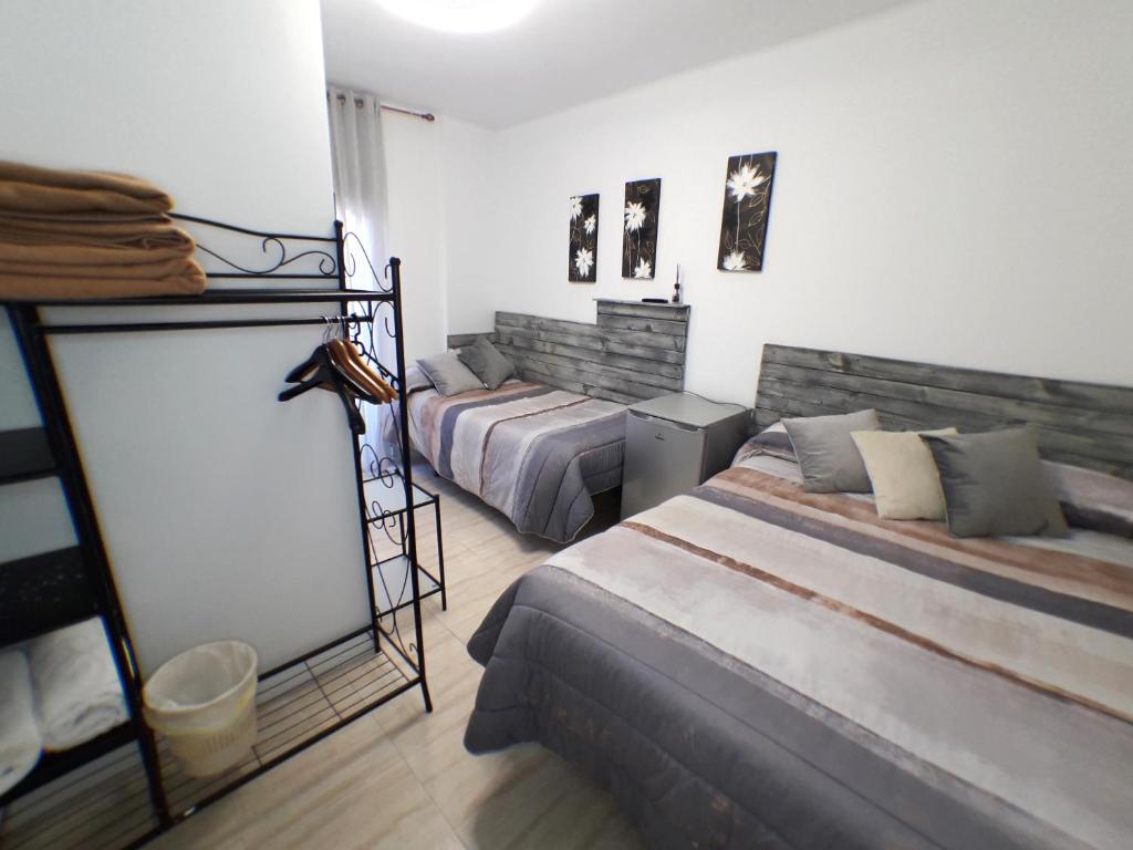 Pensión La Estación - Habitación Triple Con Baño Privado