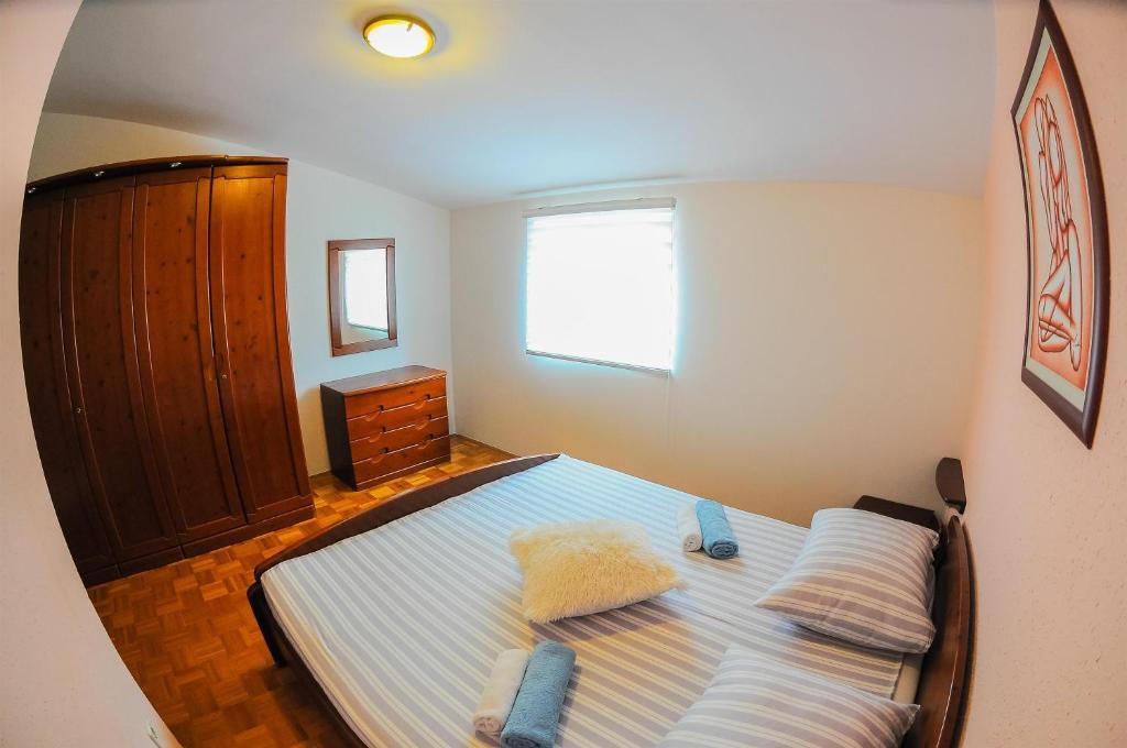 Postel nebo postele na pokoji v ubytování Apartments Marija Petricevic