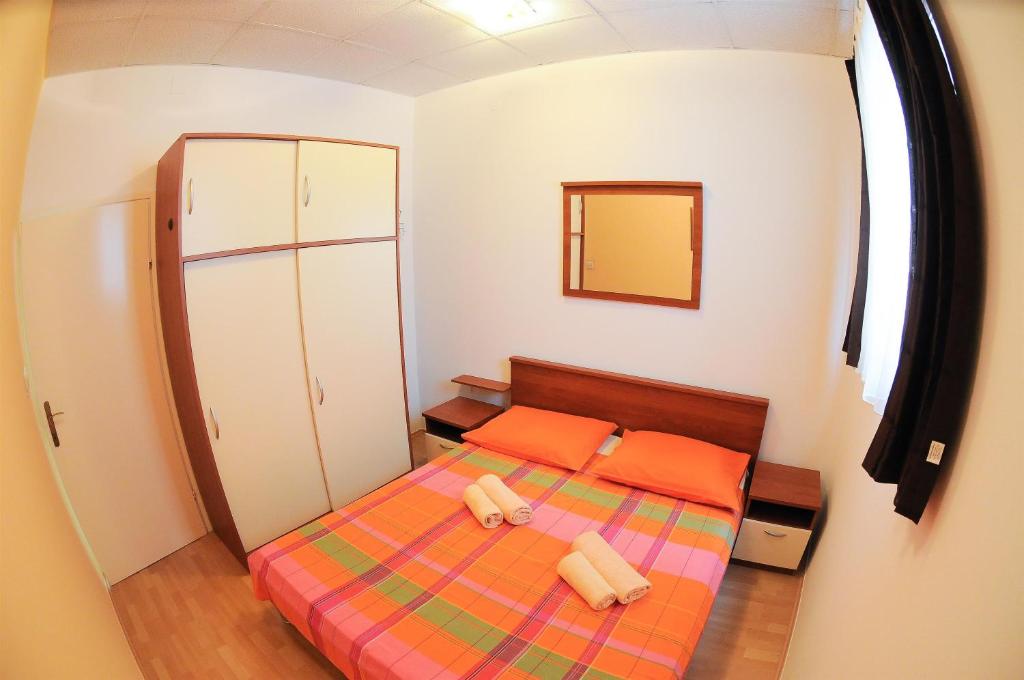 Postel nebo postele na pokoji v ubytování Apartments Marija Petricevic