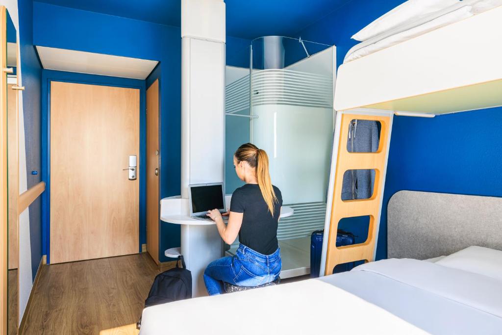 Postel nebo postele na pokoji v ubytování Ibis budget Lausanne-Bussigny