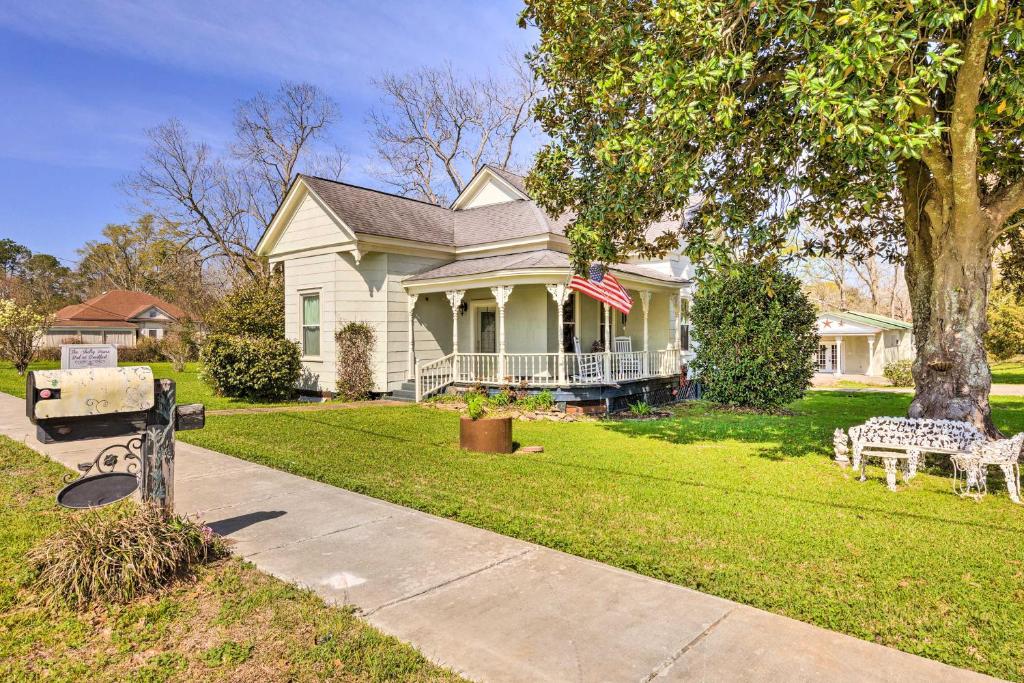 Ferienhaus PetFriendly Vacation Rental with Deck and Yard! (USA Purvis