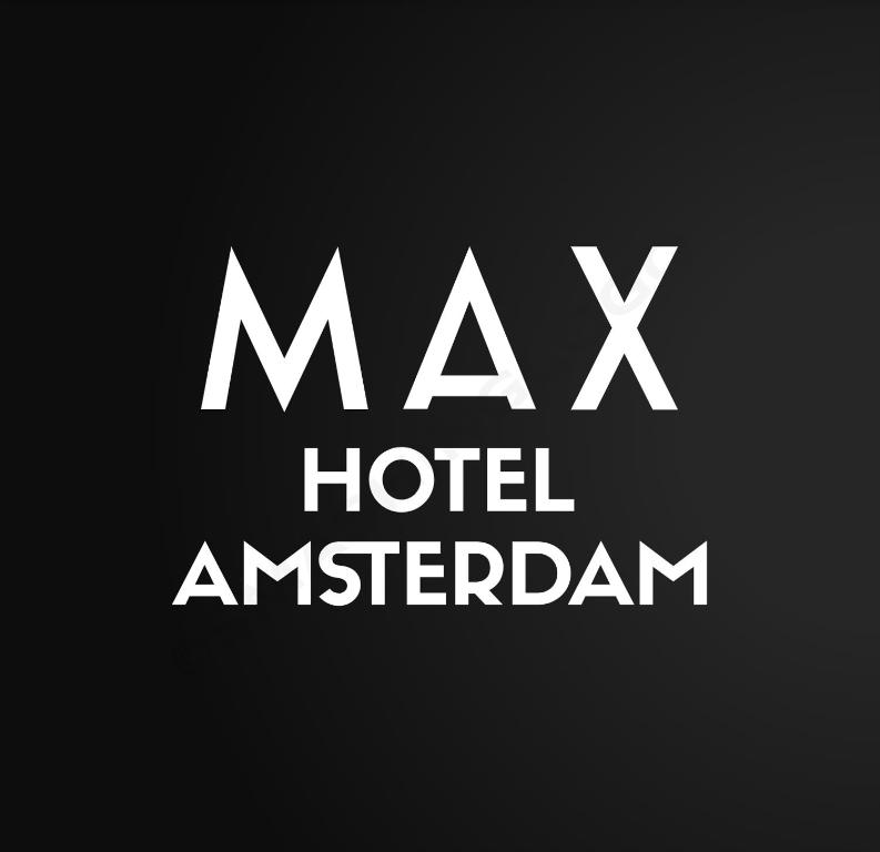 un primer plano de las palabras Maz Hotel Amsterdam en MAX Hotel Amsterdam, en Ámsterdam