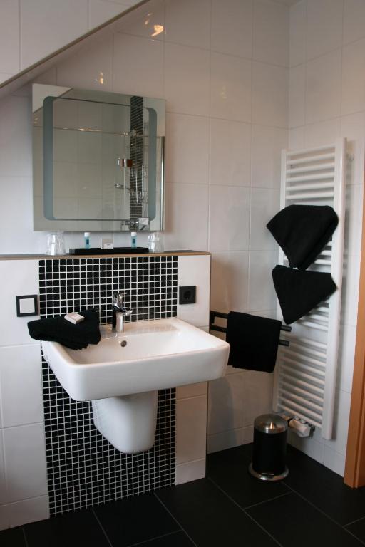 Hotel zur Wasserburg - Suíte Conforto