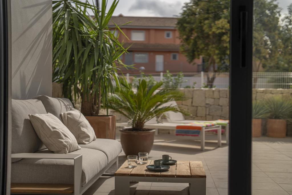 A seating area at Prime Spanish Holidays - Marina Bay Apartment