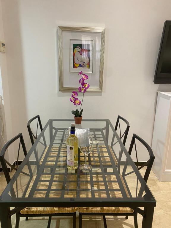 Televízia a/alebo spoločenská miestnosť v ubytovaní Apartament Alameda center