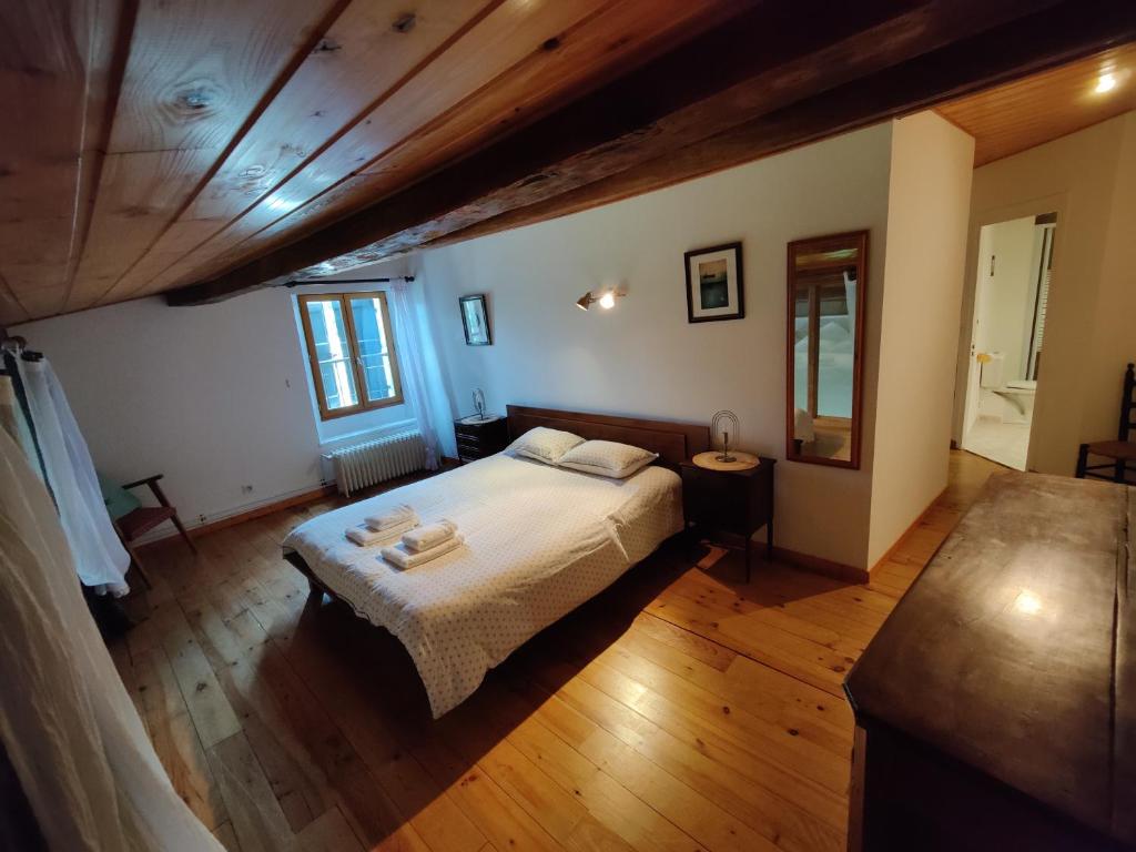 Łóżko lub łóżka w pokoju w obiekcie Chambres en maison d'hôtes Le Moulin d'Annepont