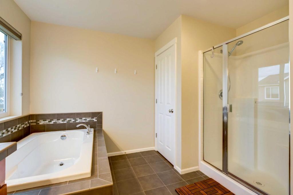 Koupelna v ubytování Spacious Kent Home Near SeaTac Airport with Patio
