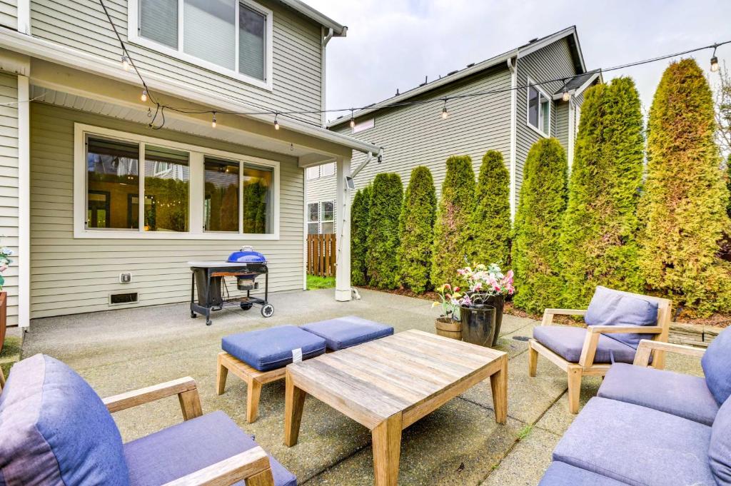 Zahrada ubytování Spacious Kent Home Near SeaTac Airport with Patio