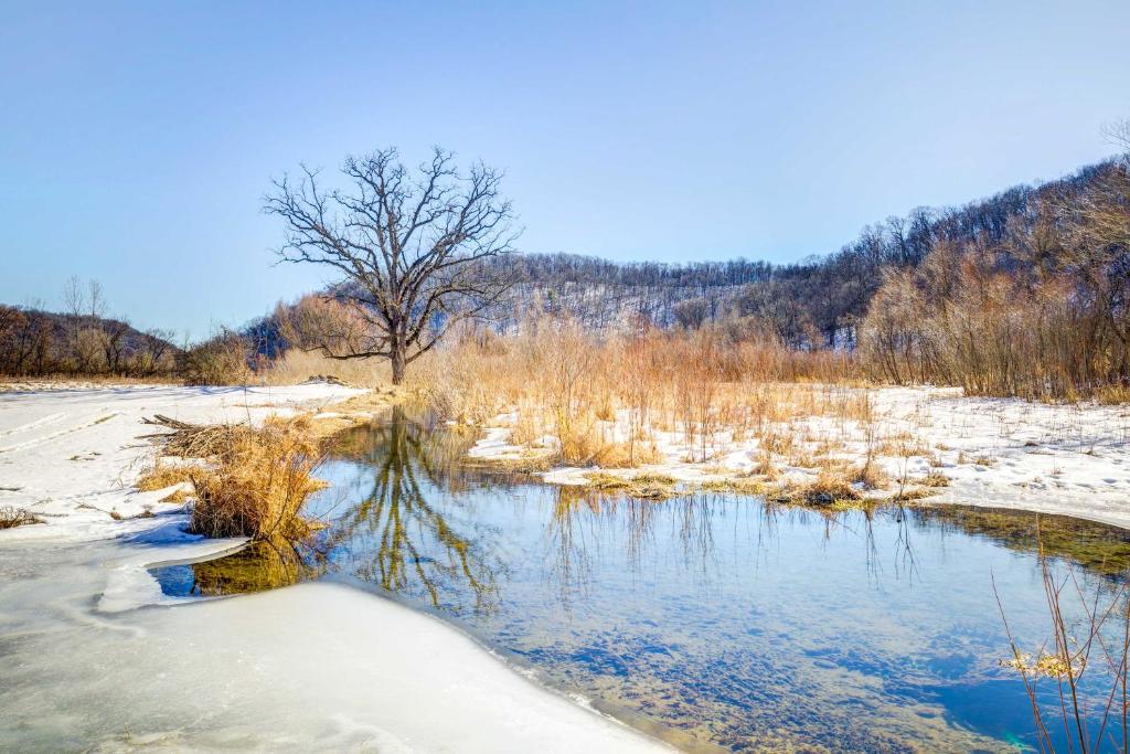 Rural Readstown House with Deck and Grill, Soldiers Grove (updated