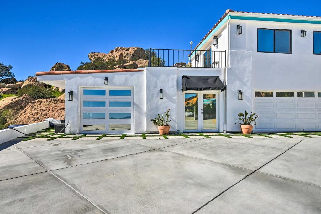 Bright Chatsworth Apartment with Mountain Views, Chatsworth (updated