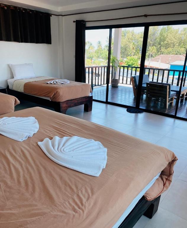 The Reef Hotel & Studios - 12