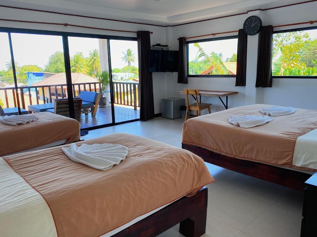 The Reef Hotel & Studios - 14