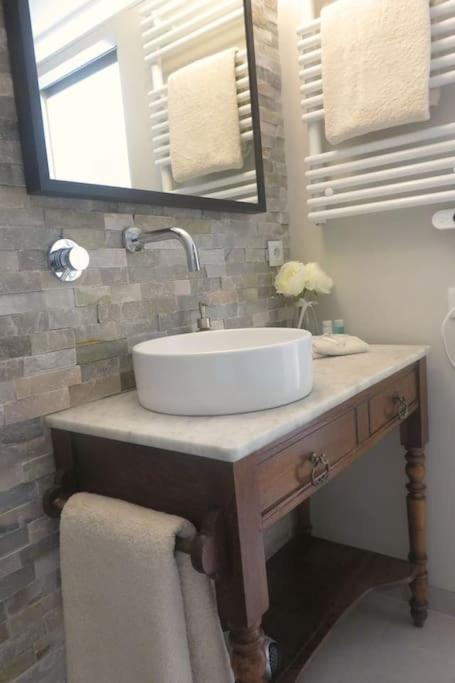 Rosebury Cottage 1 bedroom - Terrasse- Free Street parking – photo 8