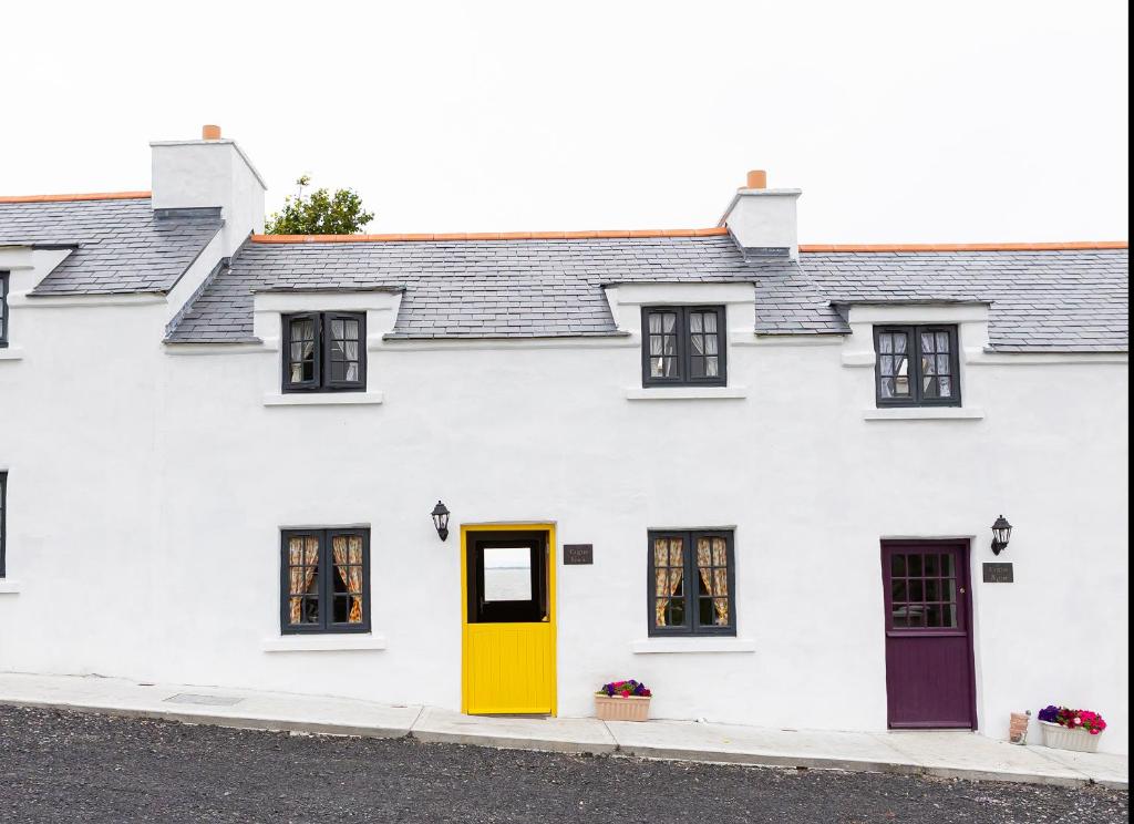 Shannon Castle Holiday Cottages Type C - One-Bedroom House