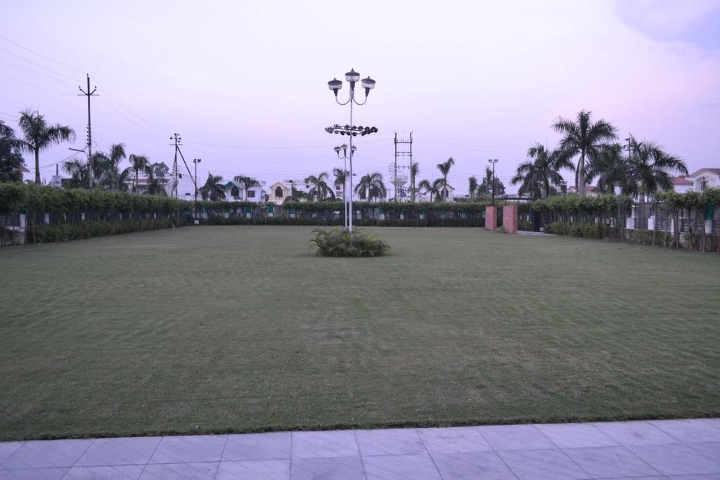 Zahrada ubytování Sobti Continental Bareilly