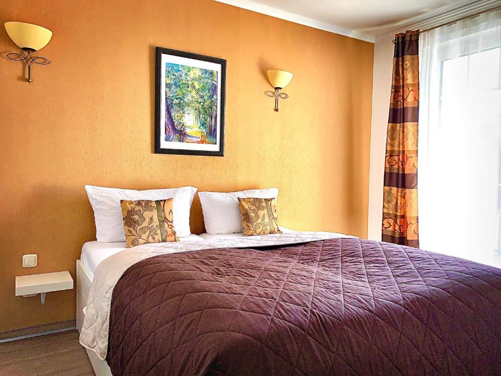 Ένα ή περισσότερα κρεβάτια σε δωμάτιο στο Ferienwohnungen Haus Sommerlust