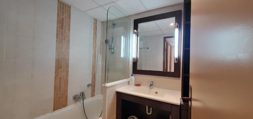 Fotografia z galérie ubytovania CAP HERMES Vue mer 2 chambres capacite 5-6 personn v destinácii Fréjus