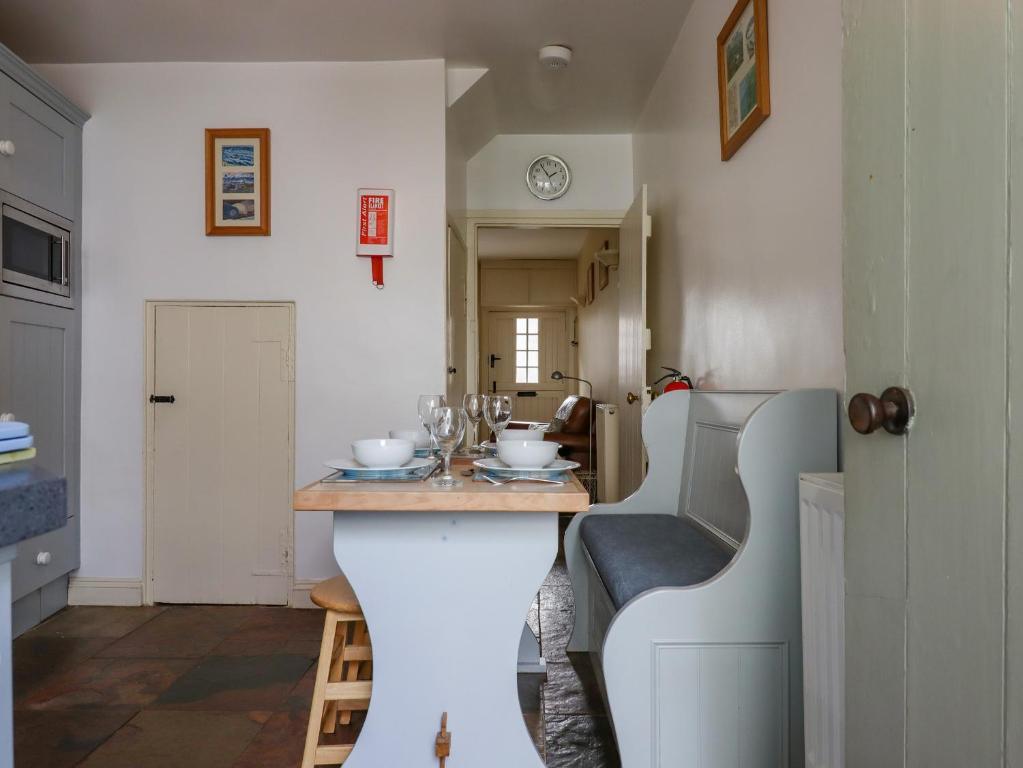 Posezení v ubytování Bodkin Cottage