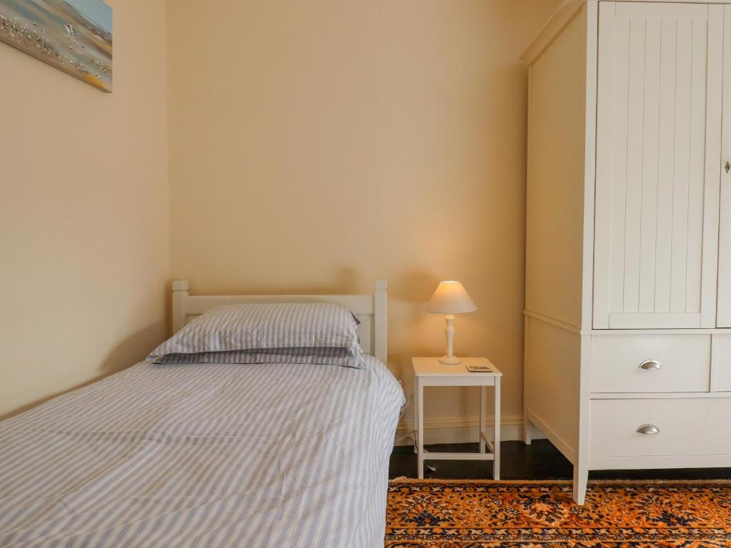 Postel nebo postele na pokoji v ubytování Bodkin Cottage