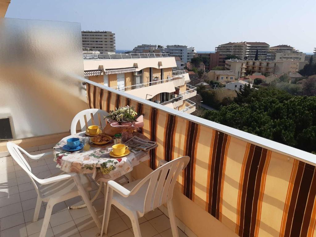 Balkón alebo terasa v ubytovaní Studio 2 pers. avec piscine, proche mer, Fréjus - FR-1-226A-150