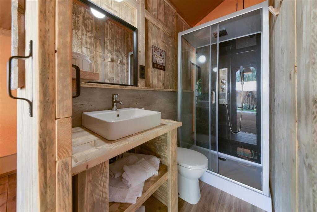 Kúpeľňa v ubytovaní Glamping -Bungalows El Faro