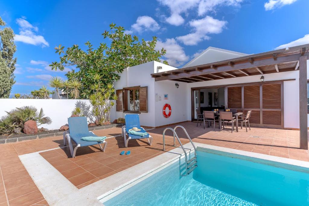 Bazén v ubytování Villa Casa Mar nebo v jeho okolí