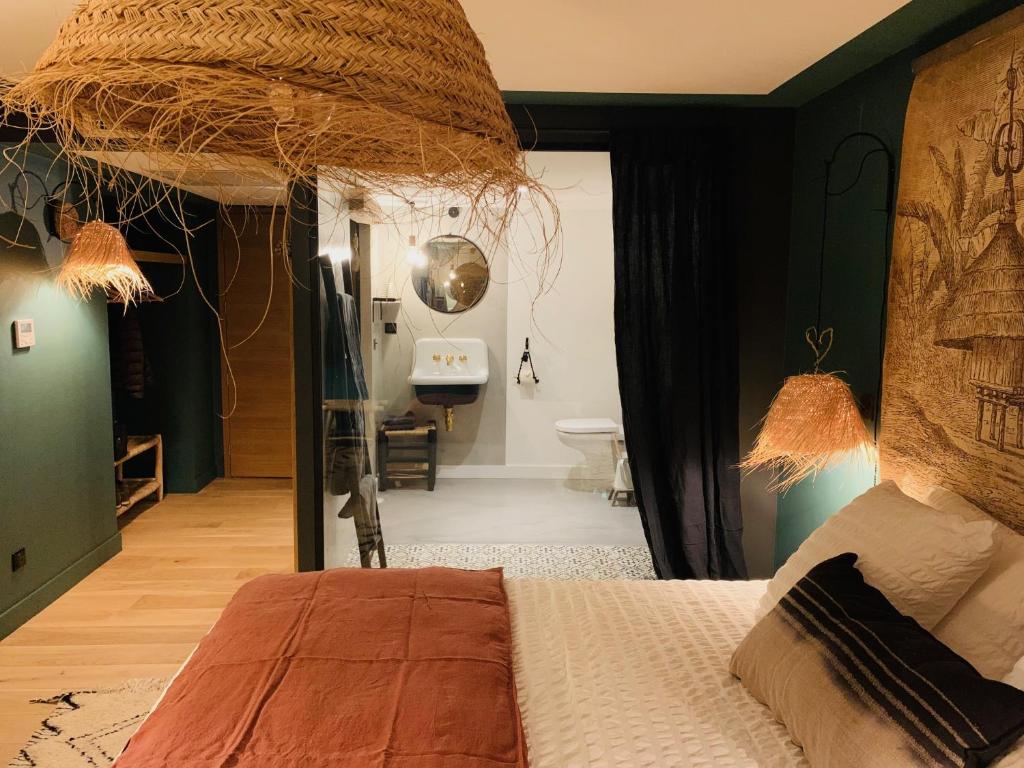 La Cambrousse - Queen Room - Disability Access