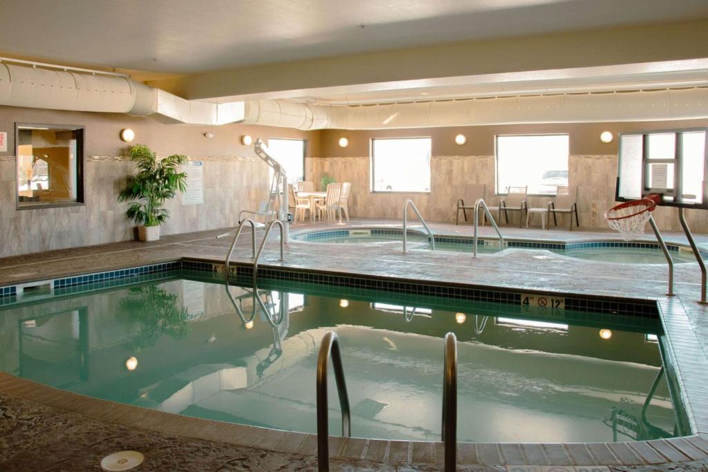 Expressway Suites of Grand Forks, Grand Forks – Updated 2023 Prices