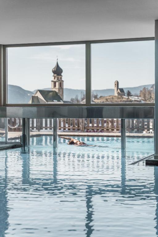 Bazén v ubytování Hotel Emmy - five elements nebo v jeho okolí