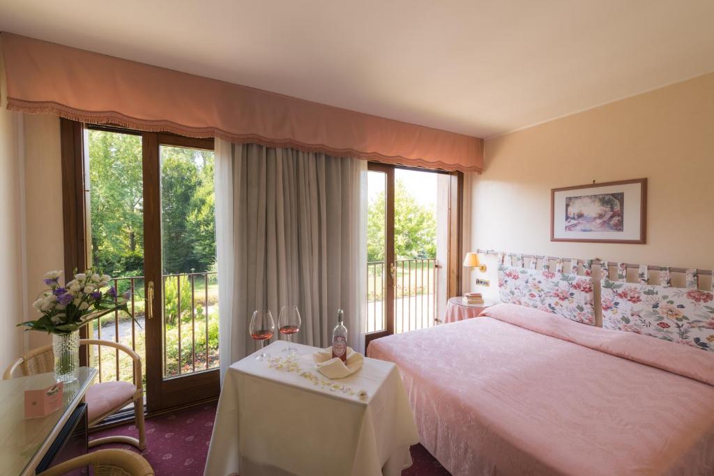 Postel nebo postele na pokoji v ubytování Relais Leon d'Oro