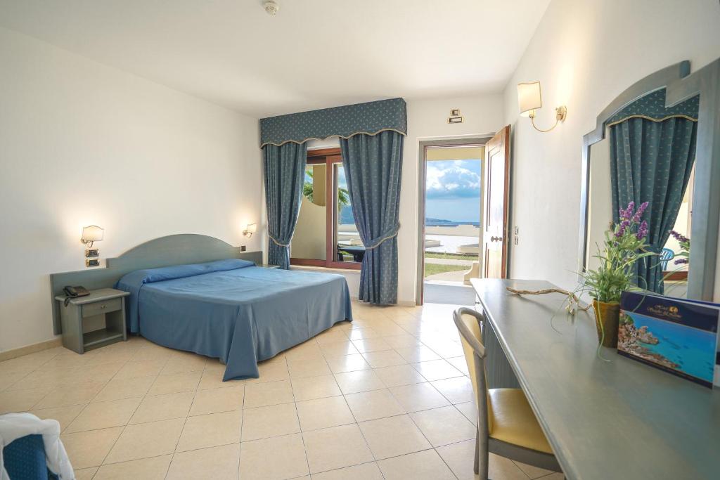 Postel nebo postele na pokoji v ubytování Hotel Scoglio Del Leone