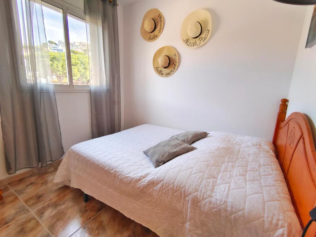 Posteľ alebo postele v izbe v ubytovaní VACAY Villa Mateua, a paso de playa, en Costa Brava, L'Escala!