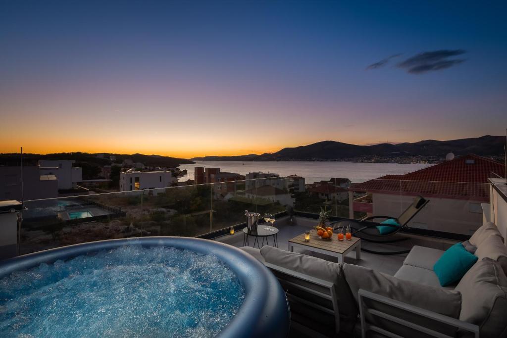 Heated Pool & Rooftop Jacuzzi Sea View Apartments near Trogir-Ciovo