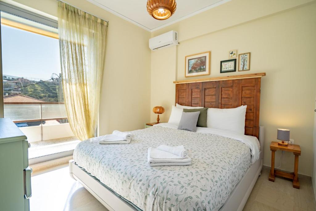 Кровать или кровати в номере Porto Rafti 2 bedrooms 4 persons apartment by MPS