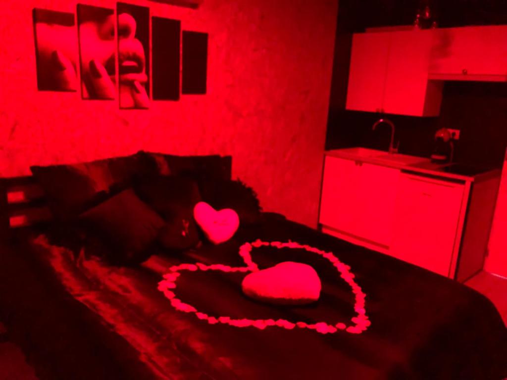 Kuchyň nebo kuchyňský kout v ubytování Mini Love Room jacuzzi privatif