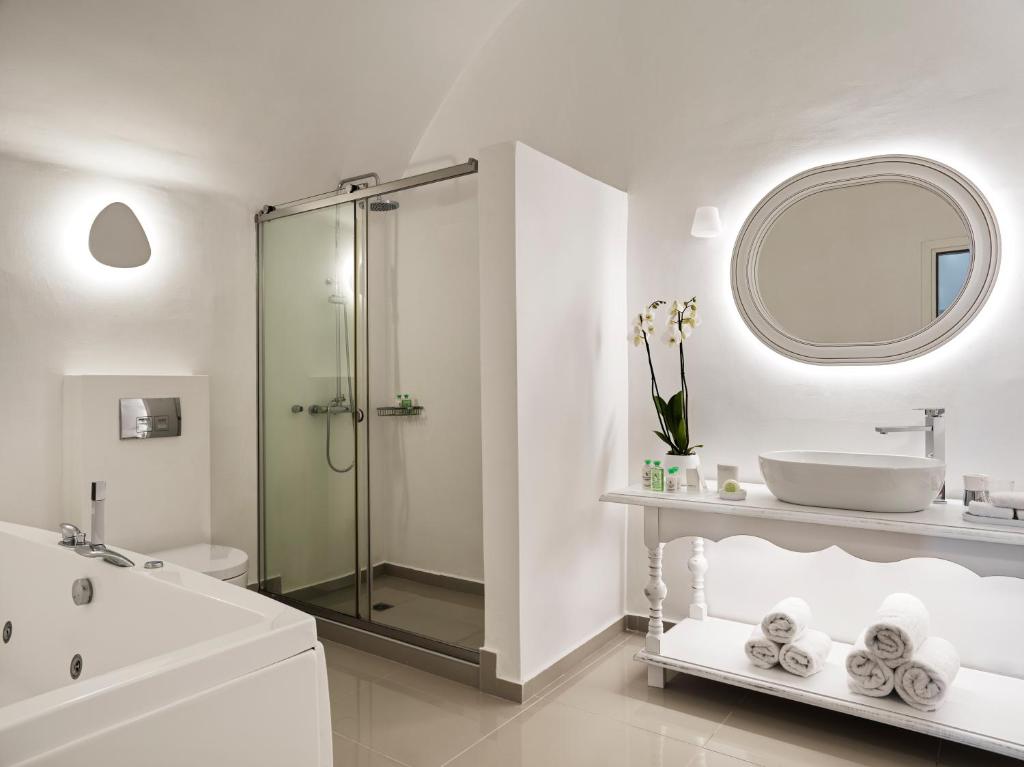 Koupelna v ubytování Katikies Santorini - The Leading Hotels Of The World